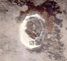 Ezüst (Ag) tálca, jelzett, mesterjegyes, d: 36 cm, nettó 660g