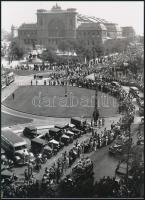 1936 A magyar olimpikonok hazaérkezése, fogadási ünnepség a Keleti pályaudvarnál, 1 db modern nagyítás, jelzés nélkül, Vadas Ernő (1899-1962) budapesti fotóművész és fotóriporter felvétele, 21x15 cm