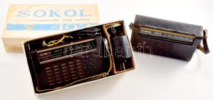 2 darab Sokol 403 rádió, egyik dobozában, kiegészítőkkel.