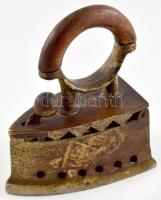 Kis fém szenes vasaló, m: 12 cm