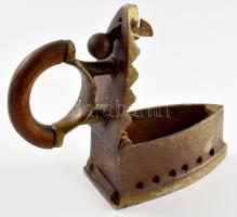 Kis fém szenes vasaló, m: 12 cm