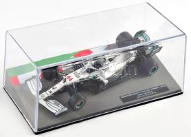 Mercedes-AMG F1 W10 EQ Power+ 2019 Lewis Hamilton autó makett, plexi vitrinben, h: 15 cm