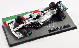 Mercedes-AMG F1 W10 EQ Power+ 2019 Lewis Hamilton autó makett, plexi vitrinben, h: 15 cm
