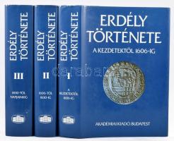 Erdély története napjainkig I-III. kötet. I.: A kezdetektől 1606-ig. II.: 1606-tól 1830-ig. III.: 1830-tól napjainkig. Szerk.: Köpeczi Béla. Bp., 1987, Akadémiai Kiadó. Második kiadás. Kiadói egészvászon kötésben, karcos kiadói papírborítóban.