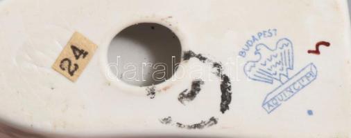 Aquincumi porcelán szánkózó kislány, kézzel festett, jelzett, hibátlan, m: 11 cm