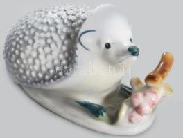 Zsolnay sündisznó. Terv.: Őry Ferenc. Jelzett, hibátlan, 10x6 cm