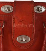 Tevebőr utazótáska, jelzett, kopással, 45x35 cm