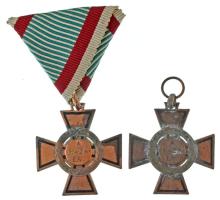 1942. "Tűzkereszt II. fokozata" bronzozott hadifém kitüntetés eredeti mellszalaggal, kitöltetlen igazolvánnyal + "Tűzkereszt II. fokozata" bronzozott hadifém kitüntetés mellszalag nélkül T:XF,VF patina Hungary 1942. "Fire Cross, 2nd Class" bronze plated war metal decoration with original ribbon, with with a blank identity card + "Fire Cross, 2nd Class" bronze plated war metal decoration without ribbon C:XF,VF patina NMK 447.