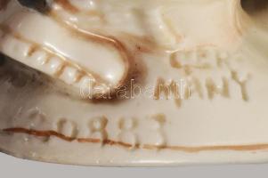 cca 1930 Kamerázó lány kutyával figura, kopással, m: 9 cm