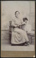 cca 1910 Fiatal lány portréja, keményhátú fotó Naschitz László lugosi műterméből, 10,5×6,5 cm