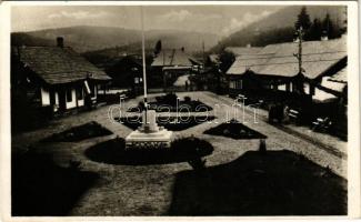 1943 Kommandó, Komandó, Comando, Comandau; Hősök tere, Országzászló. Lichtenstein Henrik kiadása / square, Hungarian flag