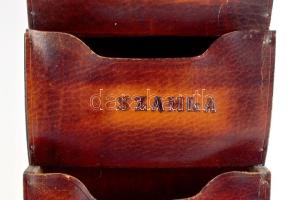 Bőr és fa fali levéltartó, kopással, 60x20 cm