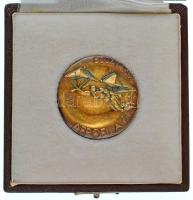 Kiss Nagy András (1930-1997) 1974. "Budapest Aerofila 74 / Nemzetközi Légiposta-Bélyeg Kiállítás Budapest" kétoldalas, peremén jelzett Ag emlékérem eredeti dísztokban (41,10g/0.750/40mm) T:AU, patina