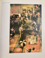 Monti, Raffaele: Bottega Fellini. Fotografie di Gabriele Stocchi. Roma, 1981, De Luca Editore. Kiadó...