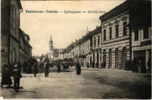 1921 Beszterce, Bistritz, Bistrita; Spitalgasse. F. Stolzenberg / Kórház utca, Sajovics Lázár üzlete / street, shop (ragasztónyomok / glue marks)