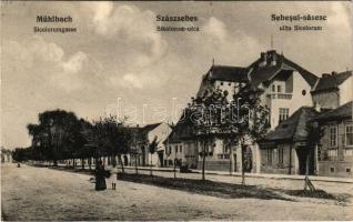1916 Szászsebes, Mühlbach, Sebesul Sasesc, Sebes; Siculorumgasse / Sikolorum utca, Johann Stegmann, Ludwig Sch. üzlete. Anna Gross kiadása / street view, shops + "SZÁSZSEBES P.U." (EB)