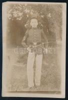 Vitéz csataji Csatay Lajos (született Tuczentaller) (1886-1944. október 16.) honvédelmi miniszter fiatalkori fotója. 6x9 cm Csatay többször is le akart mondani, de Horthynak mindig sikerült rábírnia a maradásra. Tisztségében egészen 1944. október 16-áig, Horthy kiugrási kísérletéig megmaradt, ekkor azonban a Gestapo letartóztatta. 1944. október 16-án Csatay a feleségével együtt öngyilkosságot követett el.