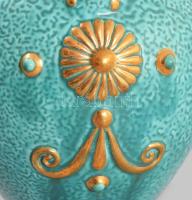 cca 1885 Zsolnay aszkosz. Korongozott és kézzel formált, plasztikus elemekkel díszített porcelánfaja...