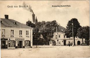 Lajtabruck, Bruck an der Leitha; Kronprinz-Rudolf-Platz / Rudolf főherceg tér, J. Gatterbauer üzlete. J. Sagl utóda O. Deyssig kiadása / square, shops (EK)