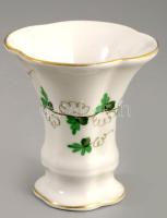 Herendi petrezselyemlevél mintás kisváza. Jelzett, hibátlan, m: 7 cm