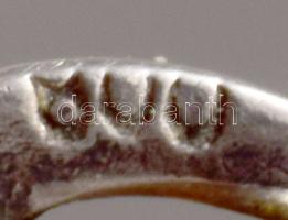 Ezüst (Ag) briós nyaklánc zöld-fehér köves medállal, jelzett, h: 53 cm, 2,8×1,3 cm, bruttó: 9,3 g