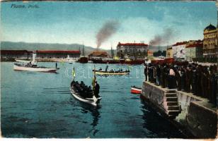 Fiume, Rijeka; kikötő, gőzhajó, magyar matrózok evezős csónakja / Porto / port, steamships (kopott élek / worn edges)