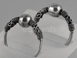 Ezüst (Ag) golyós-mintás fülbevalópár, jelzett, d: 2,7 cm, nettó: 5,7 g