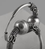 Ezüst (Ag) golyós-mintás fülbevalópár, jelzett, d: 2,7 cm, nettó: 5,7 g