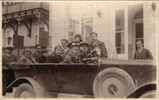 1926 Tátraszéplak, Tatranska Polianka, Westerheim (Tátra, Magas-Tátra, Vysoké Tatry); szálloda vendégek automobilban / hotel guests in an automobile. M. Szabó Fotograf photo (fl)