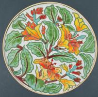 Szendrei Judit (?-): Virágcsokor. Tűzzománc, jelzett, hátoldalán feliratozott. Fa keretben, d:14 cm