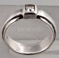 Ezüst (Ag) szoliterköves gyűrű, jelzett, méret: 55, bruttó: 6,5 g