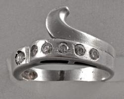 Ezüst (Ag) hatköves gyűrű, jelzett, méret: 52, bruttó: 3,7 g