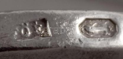 Ezüst (Ag) markazitos gyűrű, jelzett, méret: 60, bruttó: 4 g