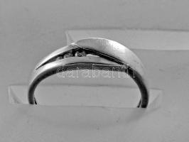 Ezüst (Ag) háromköves gyűrű, jelzett, méret: 62, bruttó: 2,4 g