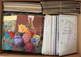 Kb. 600 db MODERN üdvözlőkártya egy dobozban / Cca. 600 MODERN greeting cards in a box