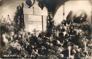 1928 Székesfehérvár, Dr. Prohászka Ottokár síremléke. Wellington photo (EK)