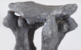 Feloldatlan jelzéssel: Cipekedők. Ónbronz, márvány talapzaton, m: 36 cm /// KIZÁRÓLAG SZEMÉLYES ÁTVÉ...