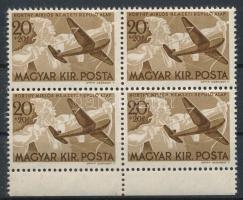 1942 Repülő alap 20f ívszéli négyestömb, "nagy fehér folt a harcos vállán" lemezhiba / Mi ...