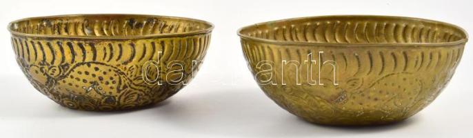 cca 19. sz. vége, 2 darab domborított rézlemez buddhista koldulótál, kis sérüléssel, d: 13,5 cm