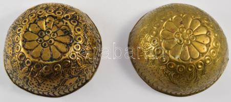 cca 19. sz. vége, 2 darab domborított rézlemez buddhista koldulótál, kis sérüléssel, d: 13,5 cm