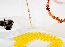 4 darab bizsu ékszer, retro bonbonos dobozban