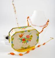 4 darab bizsu ékszer, retro bonbonos dobozban