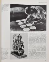 Bruton, Eric: The History of Clocks and Watches. London, 1989. Kiadói kartonált kötés, papír védőbor...