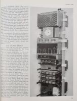 Bruton, Eric: The History of Clocks and Watches. London, 1989. Kiadói kartonált kötés, papír védőbor...