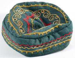 Antik tübetejka, kézi hímzéssel