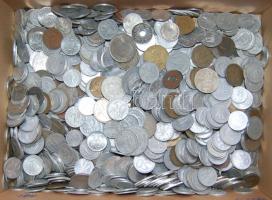 2kg vegyes világpénz T:vegyes