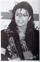 Grant, Adrian: Michael Jackson. A leghitelesebb életrajz képekben 1958-2009. Napról napra. Bp., 2009...