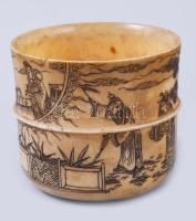 Elefántcsont ecsetmosó. cca 18-19.sz, Kína, faragott elefántcsont, kis sérüléssel, d: 5,5 cm, m: 5,5 cm /// Ivory brush washer. ca. 18th-19th century, China, carved ivory, with minor damage, diameter: 5.5 cm, height: 5.5 cm