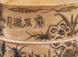 Elefántcsont ecsetmosó. cca 18-19.sz, Kína, faragott elefántcsont, kis sérüléssel, d: 5,5 cm, m: 5,5...