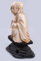 cca 1900-1920 Elefántcsont Buddha szobor, fa talapzaton, alján régi aukciós címkével, teljes m: 7 cm...